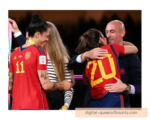 西班牙女足名将珍妮埃尔莫索出庭指证卢比亚莱斯强吻案引爆足坛风